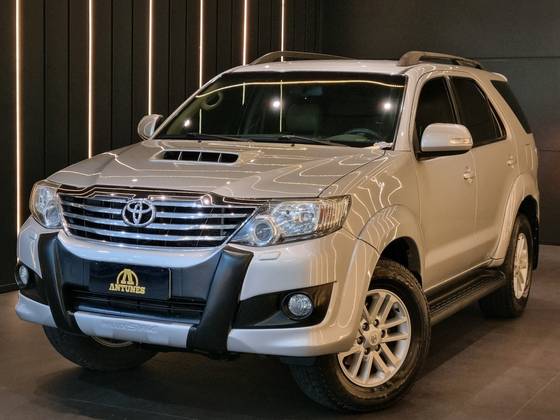 TOYOTA HILUX SW4 3.0 SRV 4X4 7 LUGARES 16V TURBO INTERCOOLER DIESEL 4P AUTOMÁTICO
